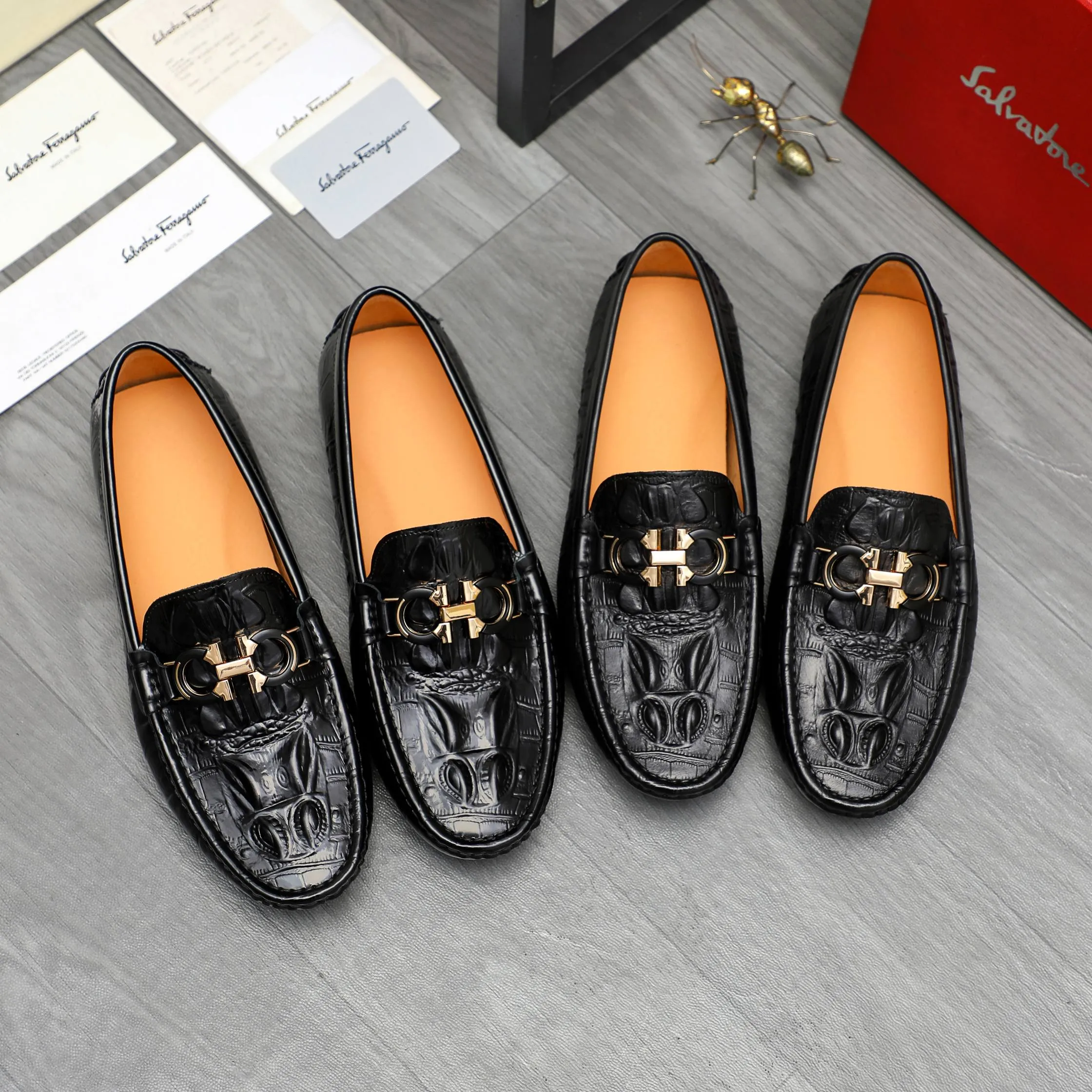 Men's shoes 💰380 Product trademark: Ferragamo "Ferragamo" casual slip-on shoes Regular size: 38-45 (45 is custom-made and non-returnable) Product materials: Selected high-quality embossed cowhide upper, pigskin lining, rubber outsole